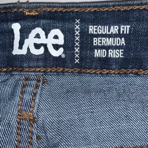 Lee size 22 dark blue “Influx” mid-rise 9” inseam regular fit cuffed jean shorts - Picture 11 of 12